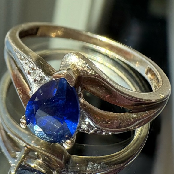 10k Gold and Sapphire Blue Teardrop Ring - Picture 6 of 7
